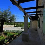 Romana Villa *