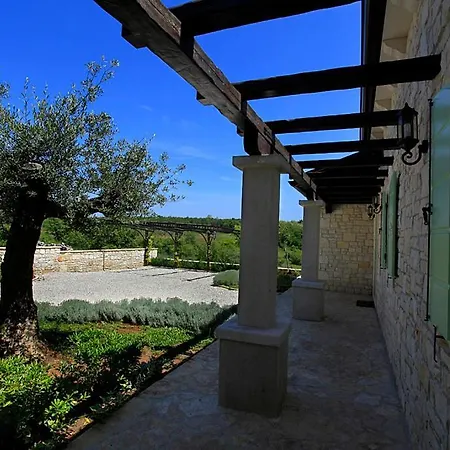 Romana Villa *