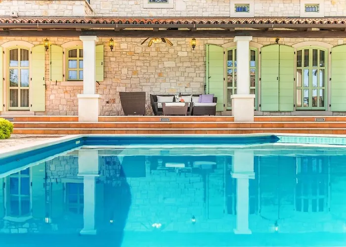 Romana Villa *