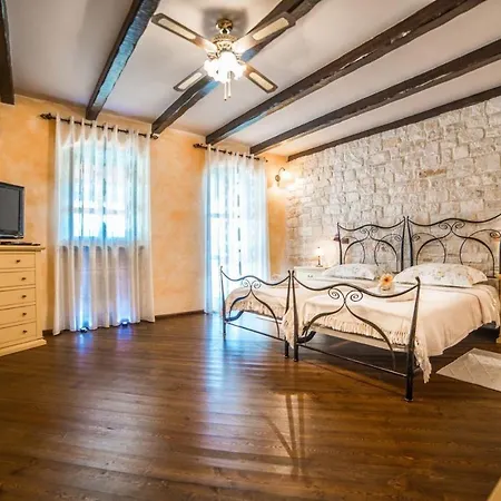 Romana فيلة Barat (Porec)