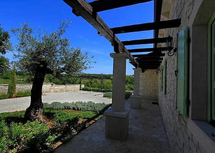 Romana Villa *